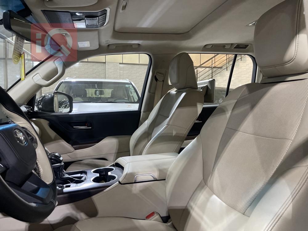 تۆیۆتا لاند کروزەر